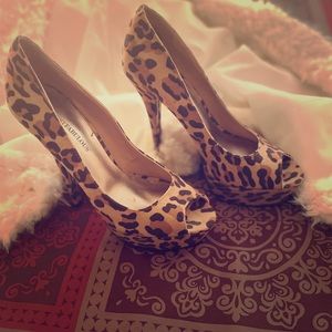 Leopard print open toe 5 inch high heels - size 9.